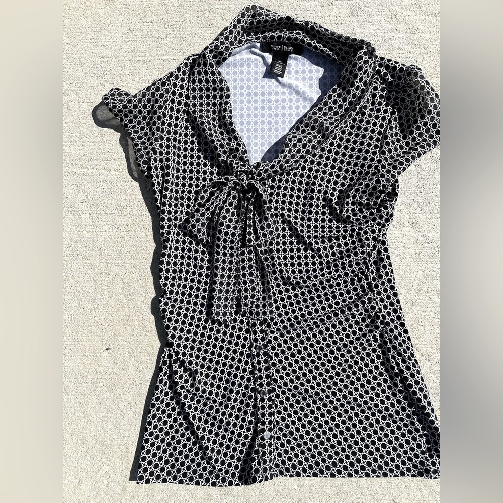 Black and white women’s blouse with tie front, size xs